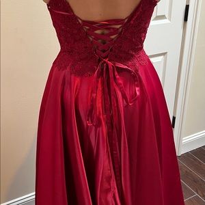 Eureka Gown Burgundy